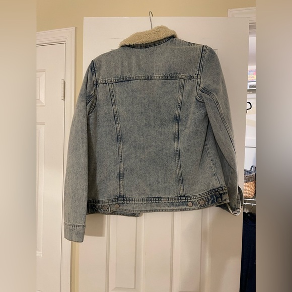 Sherpa lined Jean jacket size medium old navy - Picture 2 of 3